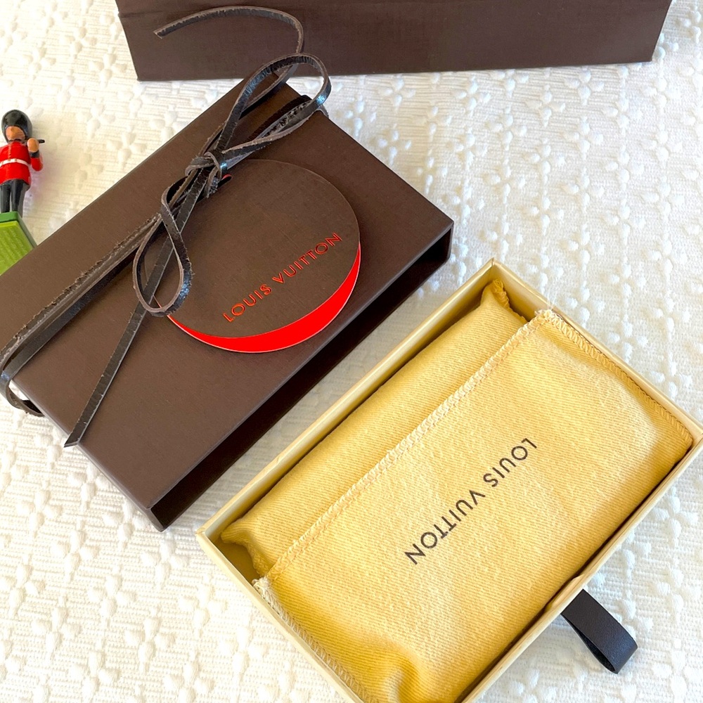 Authentic Vintage 2015 Louis Vuitton $335 Wallet Card Holder Made in France!